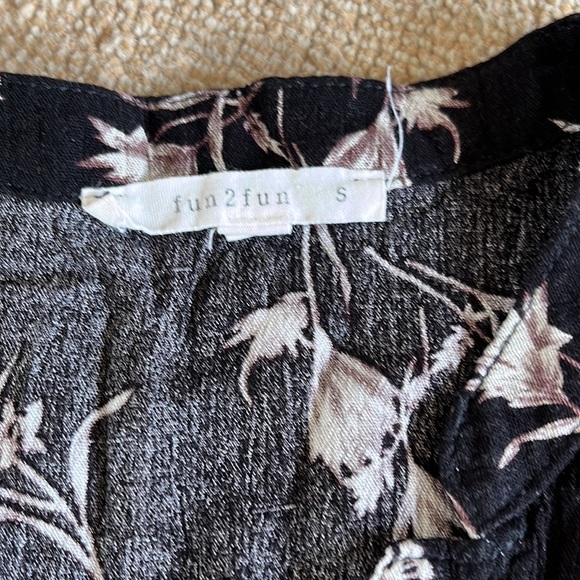 Sleeveless button down tunic - Picture 2 of 4